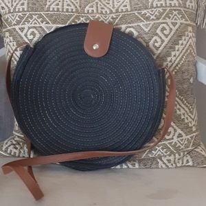 Cross body purse round